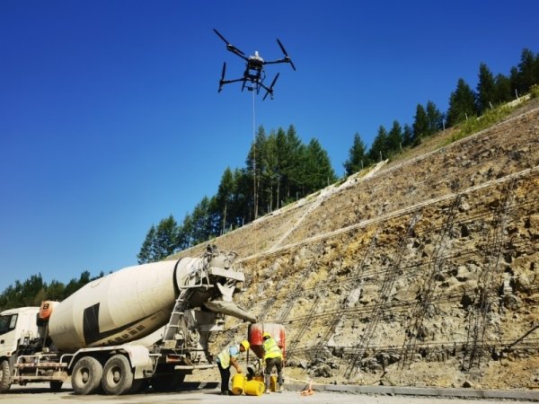 股票配资开户官网 载重无人机“飞”进工地，科技赋能建设新利器