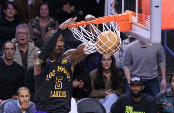 股票配资公司配资 雷迪克：艾顿今天的表现非常出色 他第三节打出了统治力